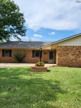 Building Photo - 916 Kiowa Dr