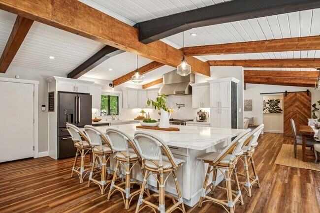 Foto del edificio - Luxury Single-Level Westside Alamo Home with Saltwater Pool, Spa & Outdoor Kitchen
