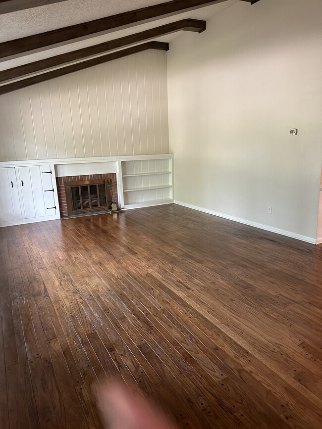 Foto del edificio - 5805 Woodhill Dr NW