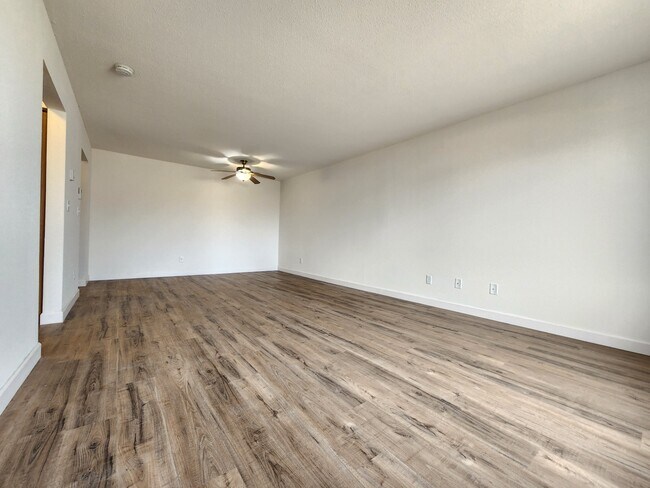 Foto del edificio - Newbury Place Apartment Homes