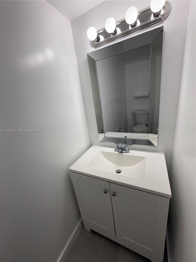 Foto del edificio - Northeast 18th Avenue, Homestead, FL 33033 - 2 BR 1.5 BA townhouse