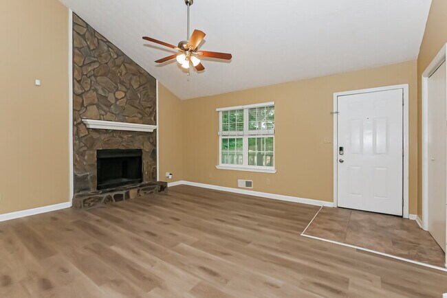 Foto del edificio - 212 Wildwood Dr
