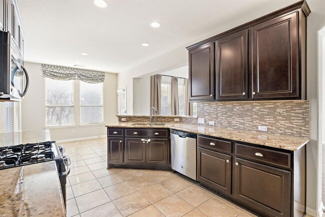 Foto del edificio - 2406 Yorkshire Ln