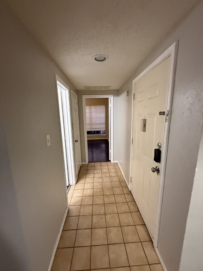 Foto del edificio - 9601 Forest Ln