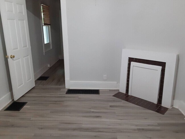 Building Photo - Nice 2BR/1BA house