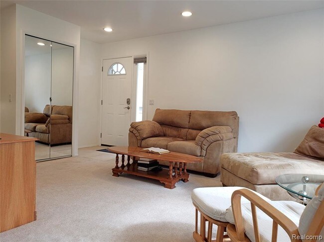 Foto del edificio - 1049 Hendricks Way