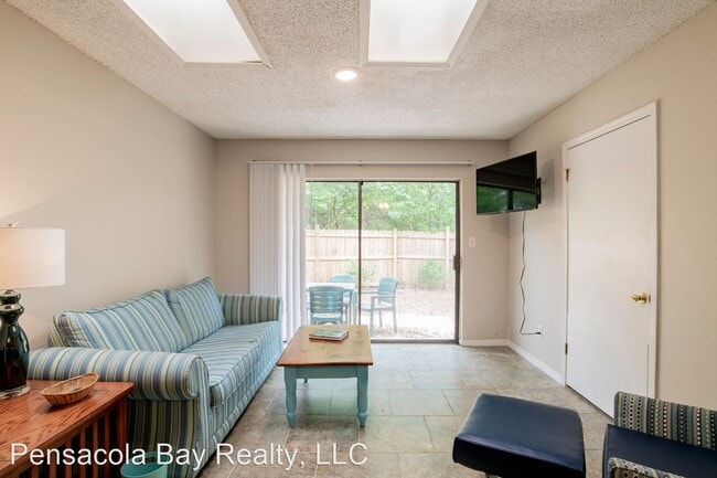 Building Photo - 2 br, 1.5 bath House - 416 Waycross Ave