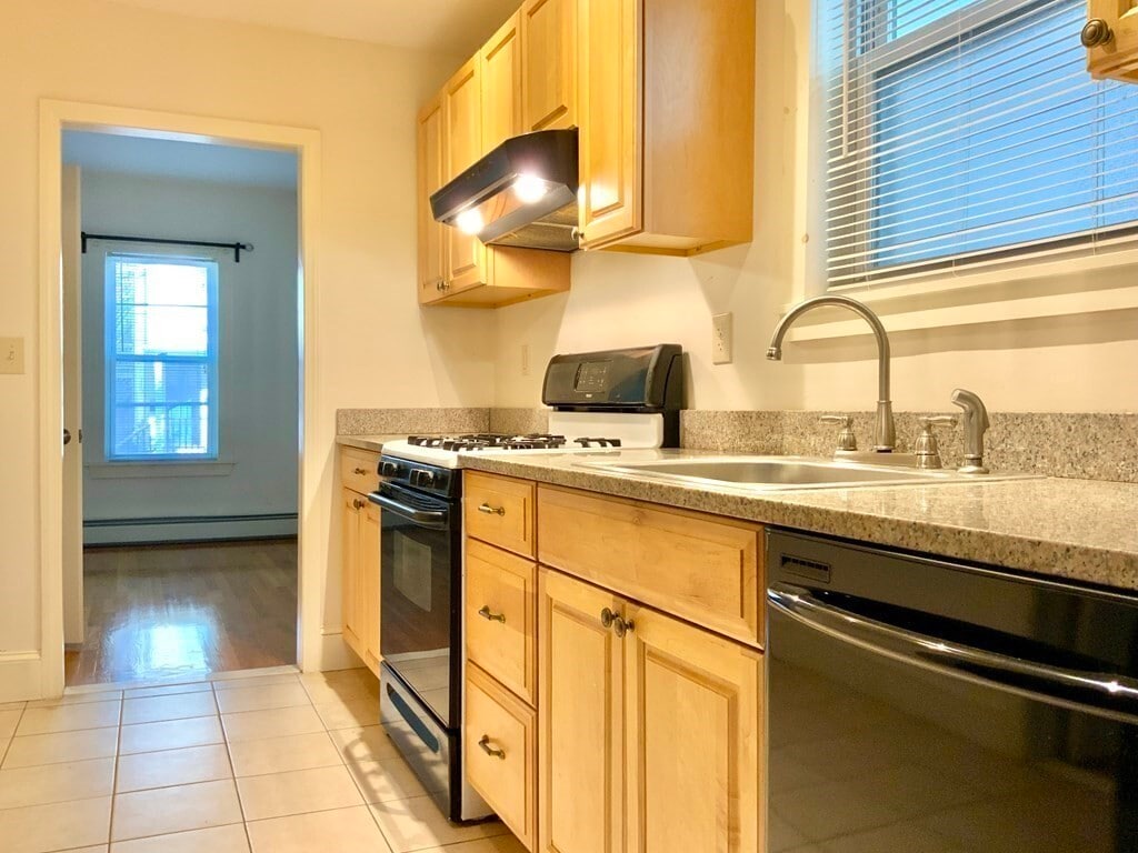 Primary Photo - 54 Webster Ave