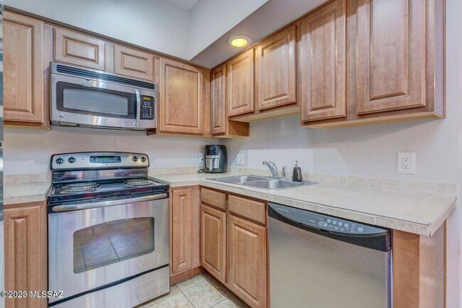Foto del edificio - 1810 E Blacklidge Dr