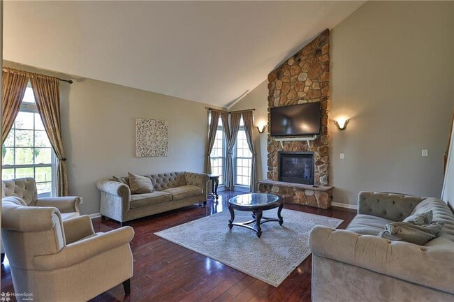 Building Photo - 3121 Fox Hill Rd
