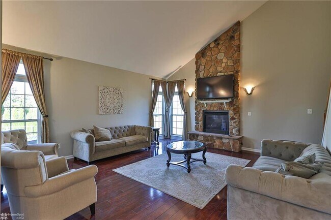 Foto del edificio - 3121 Fox Hill Rd