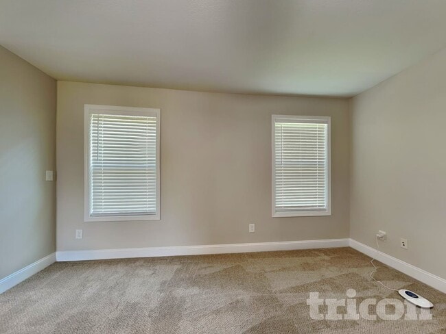 Building Photo - 210 Livingston Ct