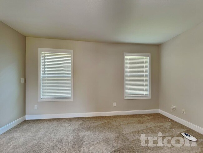 Foto del edificio - 210 Livingston Ct