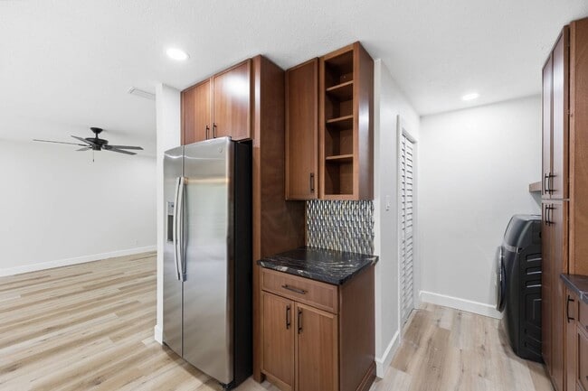 Foto del edificio - 8753 Como Lake Dr