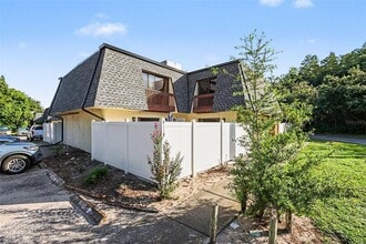 Building Photo - 8114 Oak Trace Way