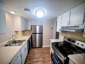 Building Photo - 154 N Auburndale St