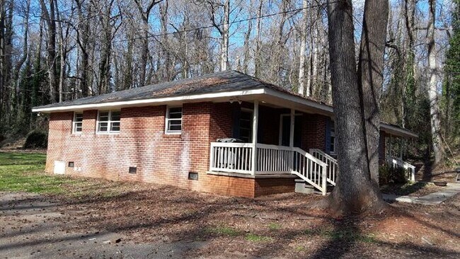 Foto del edificio - Secluded property near downtown Spartanburg!