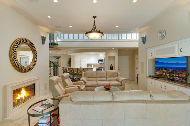 Building Photo - 262 Por La Mar Cir