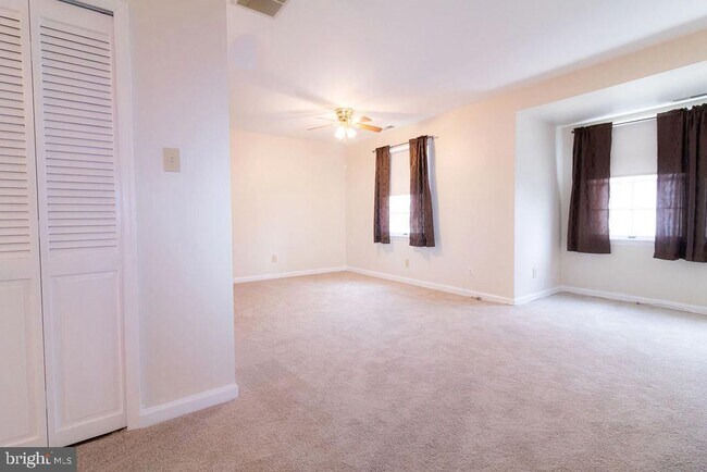 Building Photo - 48 Holly Glen Dr