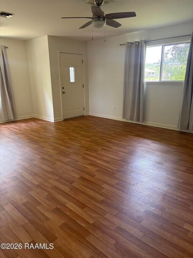 Building Photo - 509 Alonda Dr