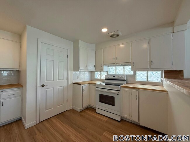 Building Photo - 522 Hancock St