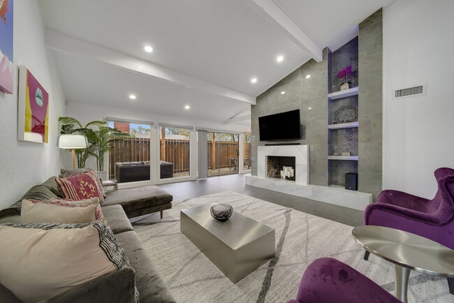 Foto del edificio - 313 Melorine Dr