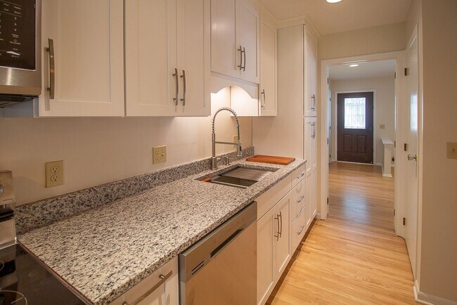 Building Photo - Beautiful 4 Bedroom House | 126th & Center