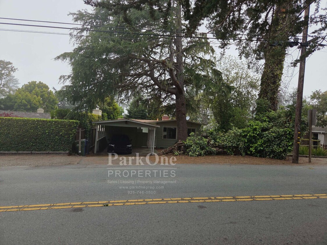 Foto principal - Super Cute Carmel Home Available for Long ...