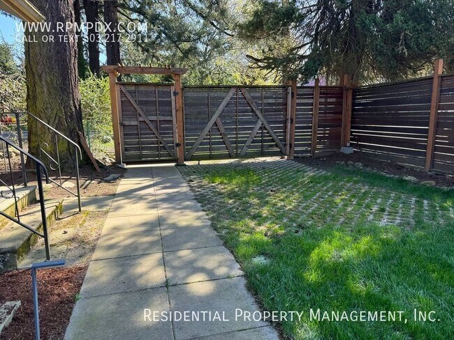 Photo - 10227 NE Shaver St House