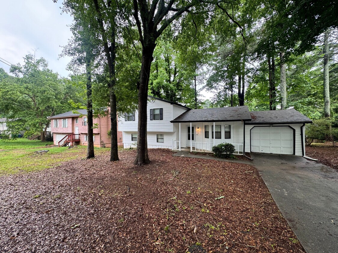 Room in House on Zachary Dr - Room in House on Zachary Dr