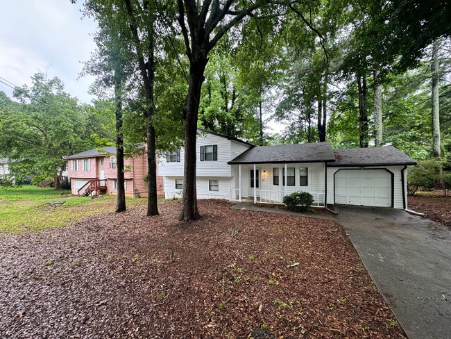 Room in House on Zachary Dr - Room in House on Zachary Dr