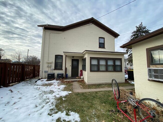 Foto del edificio - $1,500 | 2 Bedroom, 1 Bathroom 1st Floor Duplex | No Pets | Available for an August 11th, 2026 Mo...