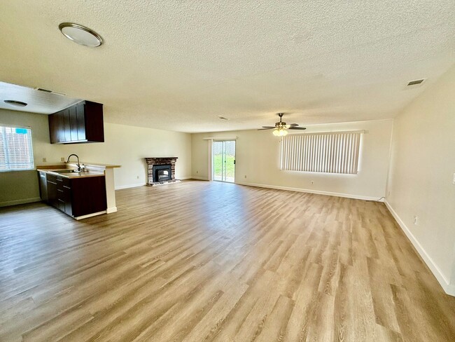 Foto del edificio - Available for immediate move in