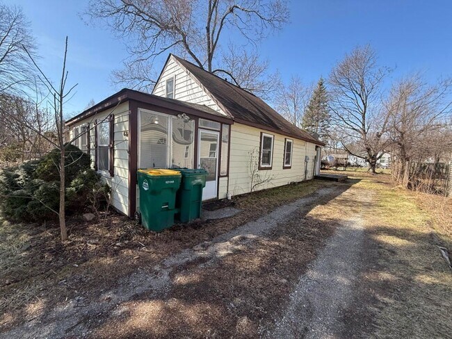Building Photo - 633 Bagley Ave