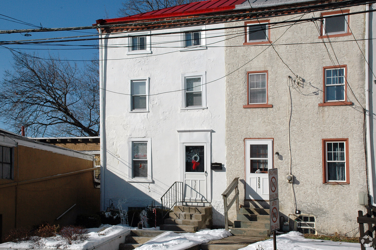 Primary Photo - 325-337 W Chestnut St