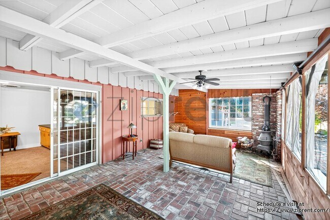 Foto del edificio - 15353 Iron Canyon Rd
