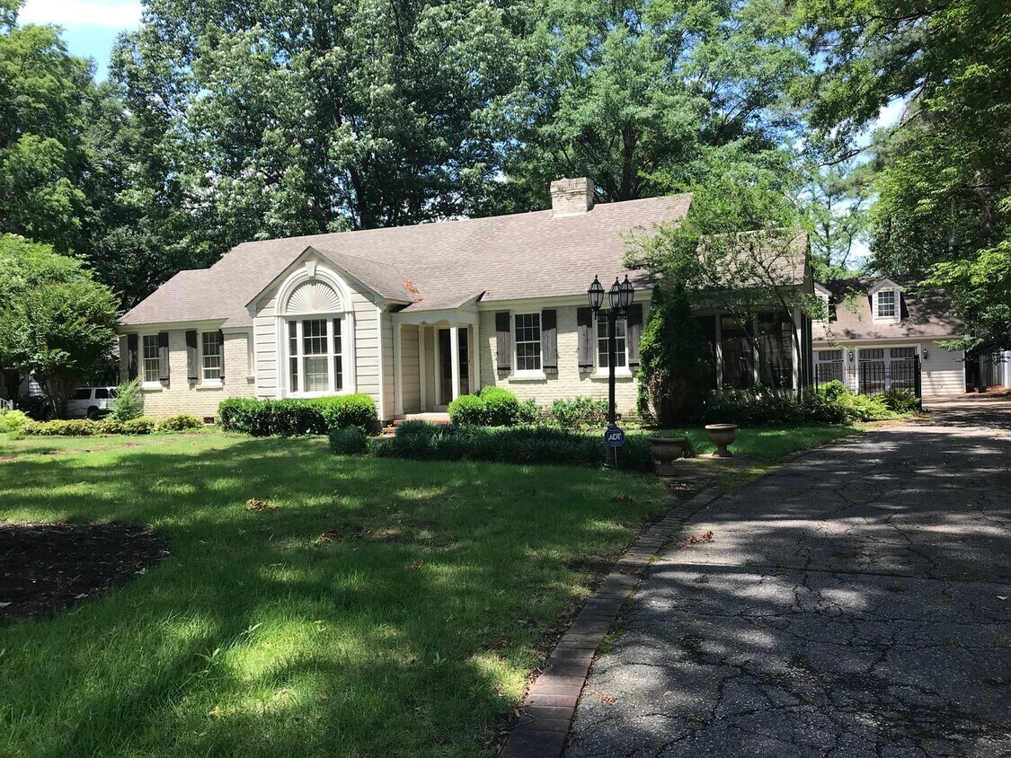 Gorgeous 3 bd 2 bath with sunroom in Desir... - Gorgeous 3 bd 2 bath with sunroom in Desir...