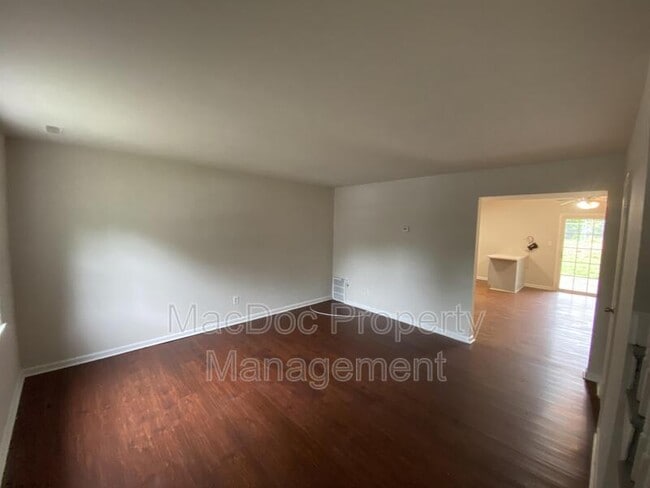 Foto del edificio - 719 Olde Greenwich Cir