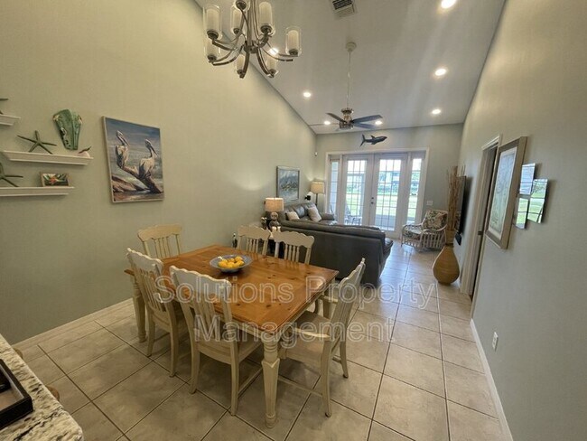 Building Photo - 250 St Lucie Ln