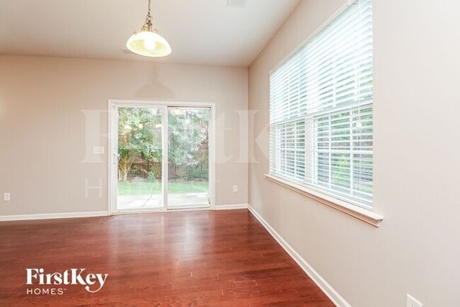 Foto del edificio - 2648 Kinmere Dr
