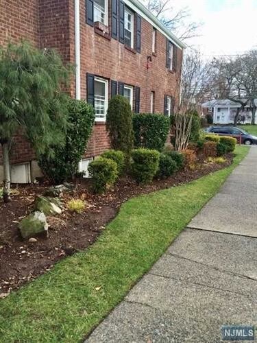 Foto del edificio - 190 Knickerbocker Rd