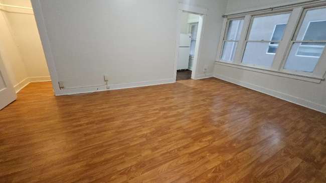 Foto del edificio - 1026 Ingraham St