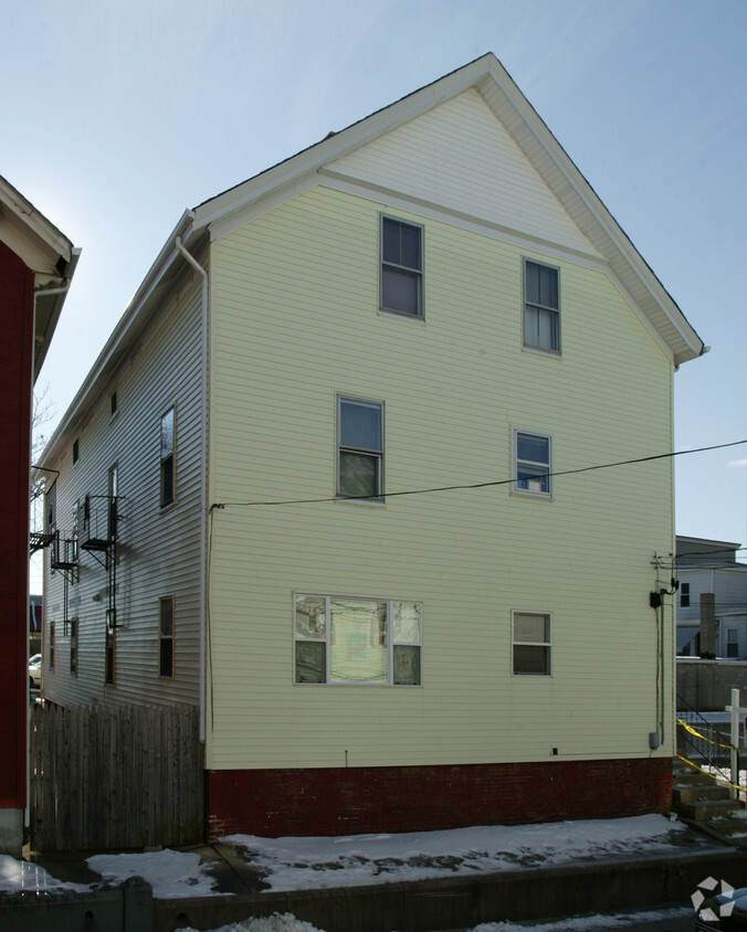 Building Photo - 15 Walnut St