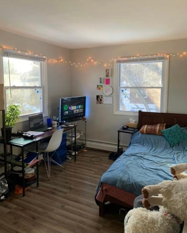 Building Photo - 700 Old Lane Rd