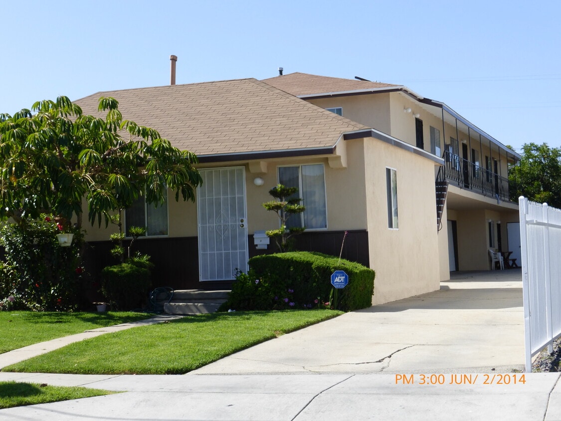 # E "REAR" UPPER UNIT - 4029 W 136th St