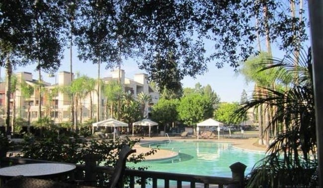 Resort style living - 5540 Owensmouth Ave