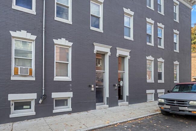 Building Photo - 47 Brackett St