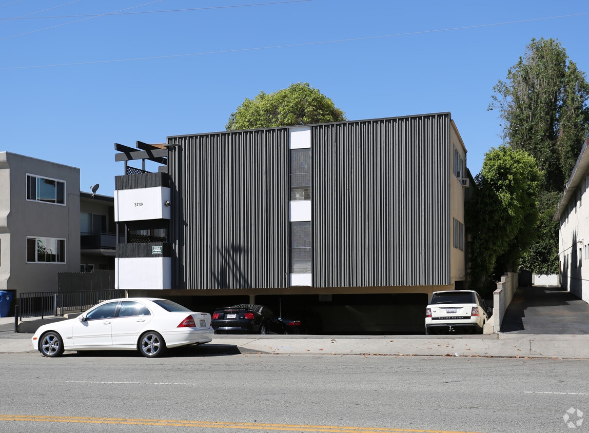 Primary Photo - 3739 McLaughlin Ave