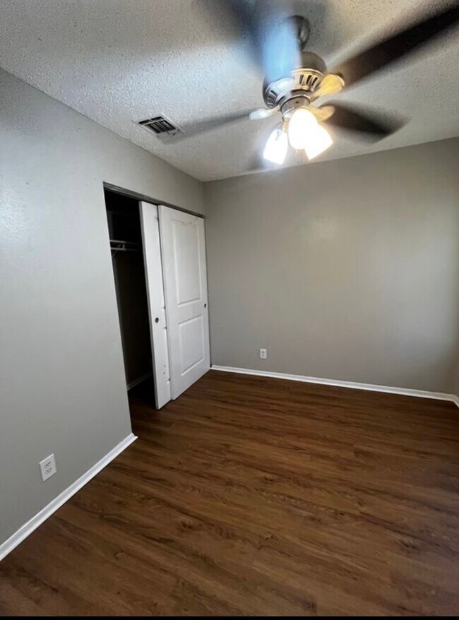 Foto del edificio - 4159 Sunrise Glade Dr