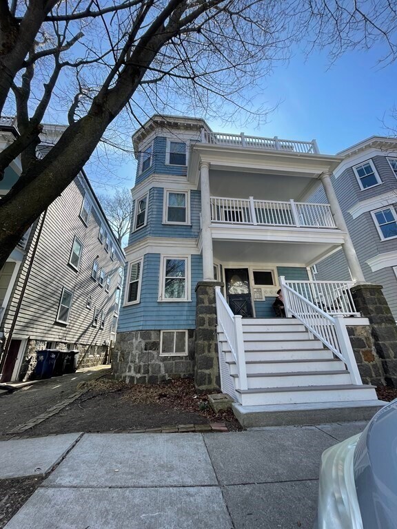 Primary Photo - 18 Trescott St